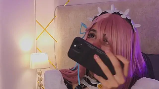 Nioki_: διαδικτυακό σόου στην κάμερα