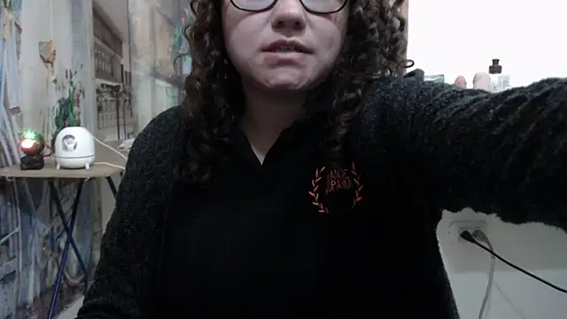 curly_greeneyed's Live XXX Chat