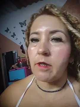 camile_milf élő XXX-chatje