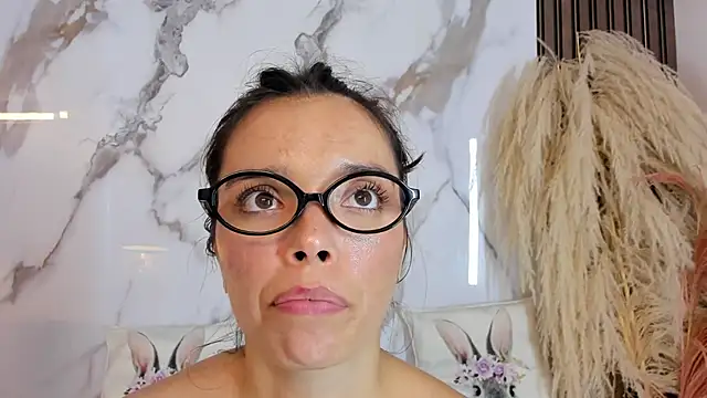 hannahill69n Live XXX chat