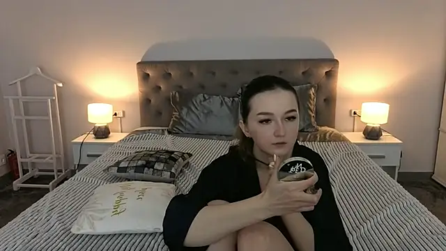 CyrenaLuxe Live XXX Chat