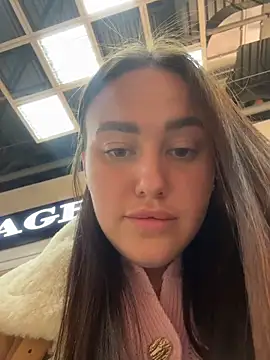 KiraSunshine Adlı Modelin Canlı XXX Sohbeti