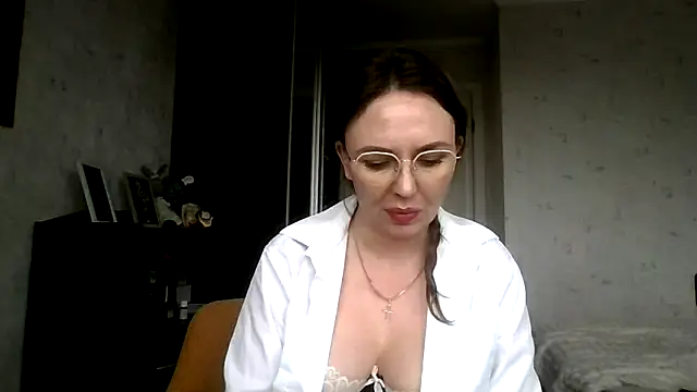 AngelinaLove28 网络视讯表演