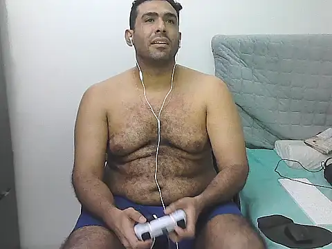 Pokazy przed kamerką – AlphaLatinoBear