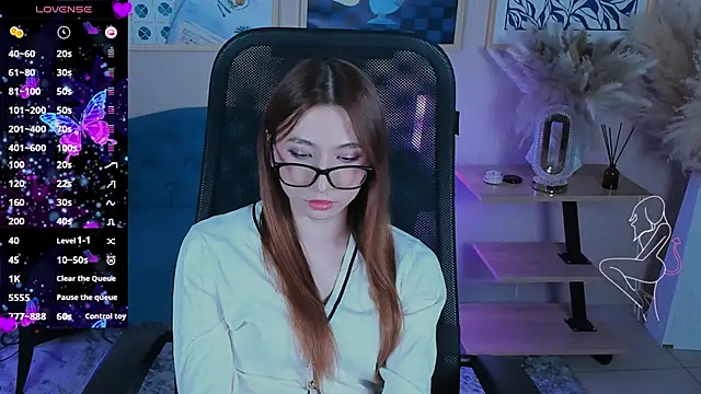 XXX chat uživo modela Karen__davis