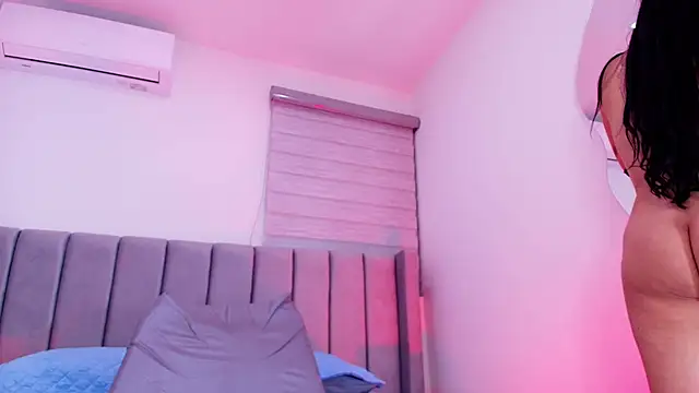 Chatroom XXX en direct de freyhasmith_