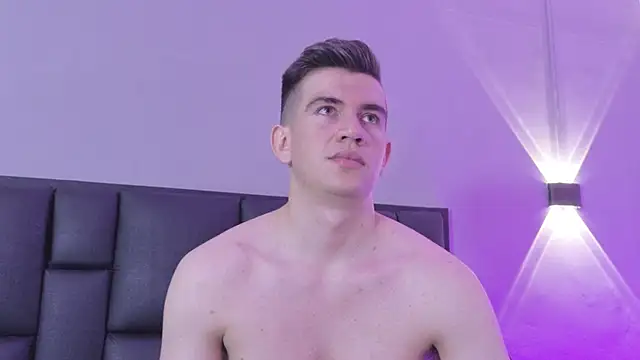 MikaelSlow Adlı Modelin Canlı XXX Sohbeti