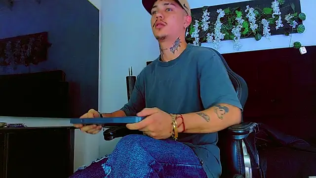 HannibalLester webkamerás műsora