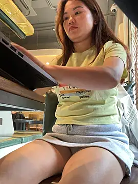 Emily_9xx Pertunjukan Webcam