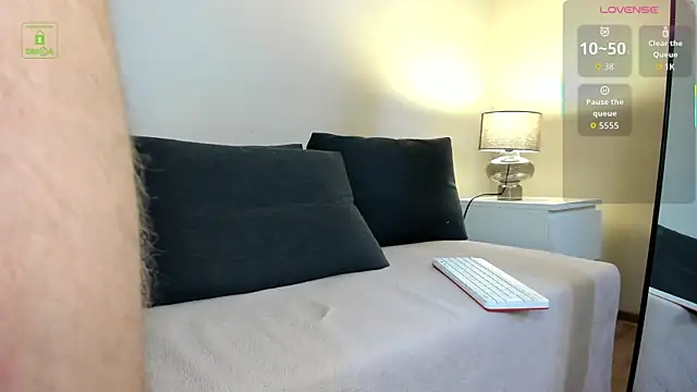 Buddy_Forman: διαδικτυακό σόου στην κάμερα