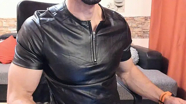 Онлайн чат XXX HotHunkTrainer