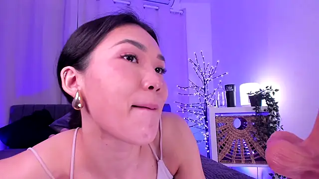 Divine_Madeleine: διαδικτυακό σόου στην κάμερα