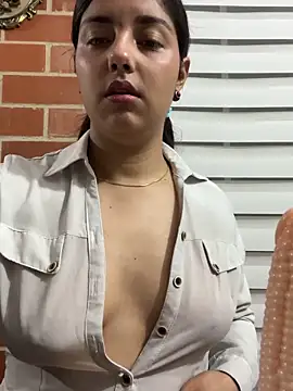 A-uroora Chat XXX in diretta