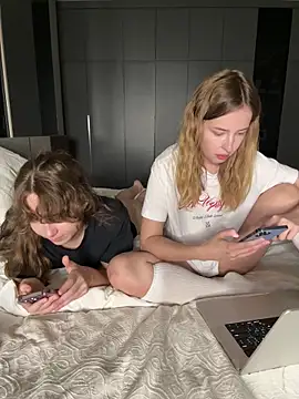 Nura_n_Sarah Webcam Show