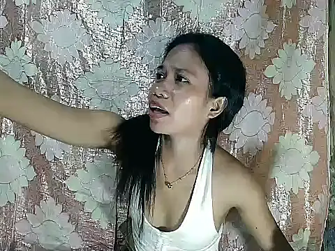 PinaySkinnyGirl Adlı Modelin Canlı XXX Sohbeti