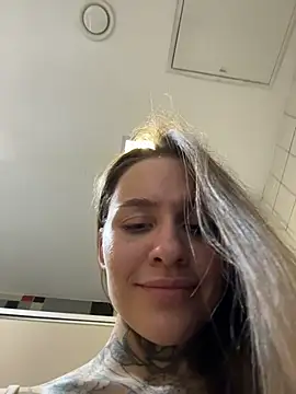 Chat +18 de KishaMur ao vivo