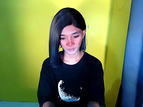 Petite_HugeCock: διαδικτυακό σόου στην κάμερα