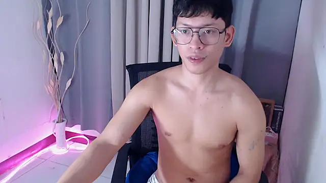 pinkcock_froi2305 Adlı Modelin Web Kamerası Şovu