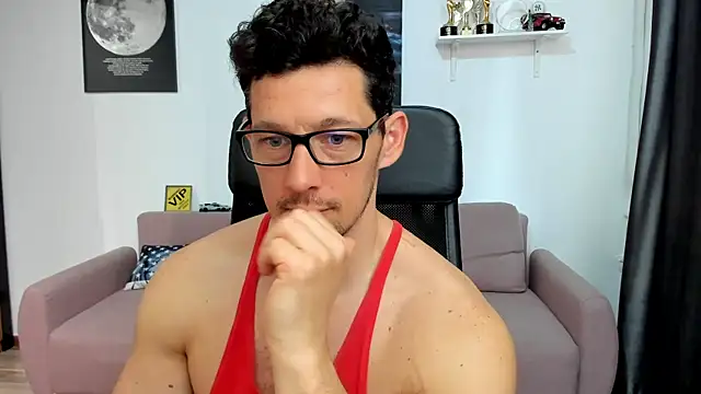 BrutusK08 লাইভ XXX চ্যাট