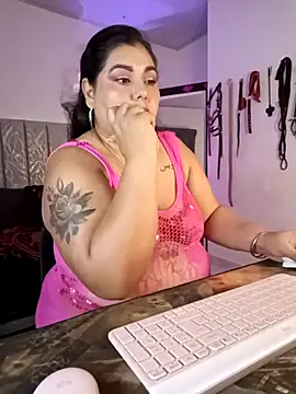 AndreaKinky Adlı Modelin Canlı XXX Sohbeti