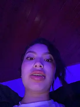 Mady_Pink Adlı Modelin Canlı XXX Sohbeti