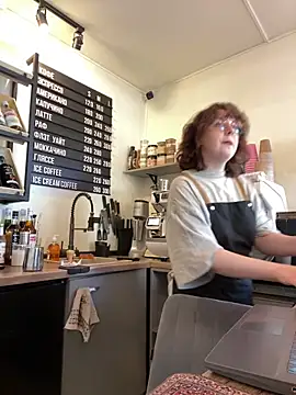 cinnabon_: διαδικτυακό σόου στην κάμερα