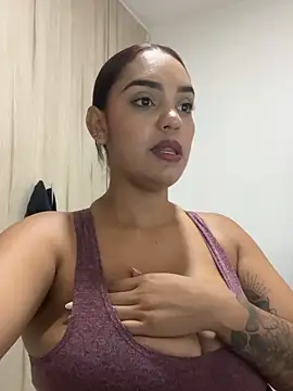 Sara-77's Live XXX Chat