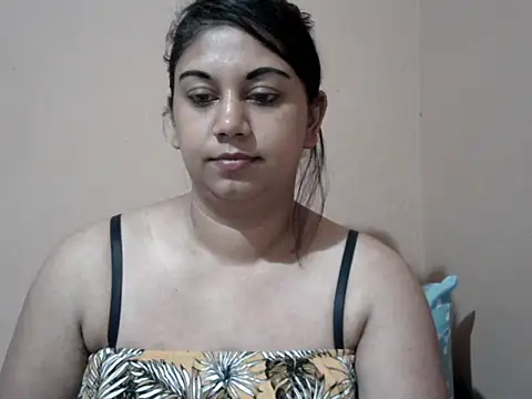 bellachow10 Adlı Modelin Canlı XXX Sohbeti