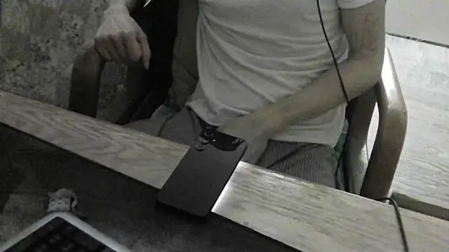 FiSTALiTY: διαδικτυακό σόου στην κάμερα