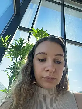 SashaCatt Adlı Modelin Canlı XXX Sohbeti