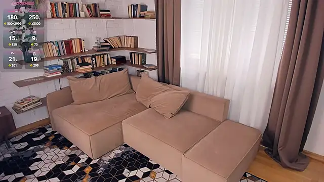 InesPiek: διαδικτυακό σόου στην κάμερα