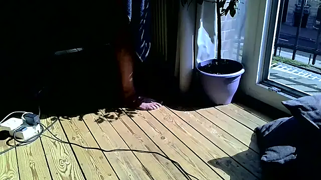 LeDukx: διαδικτυακό σόου στην κάμερα