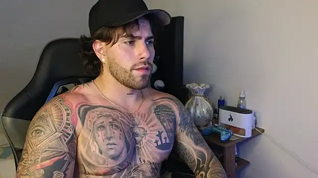 Ades_Lowe Live XXX-chat