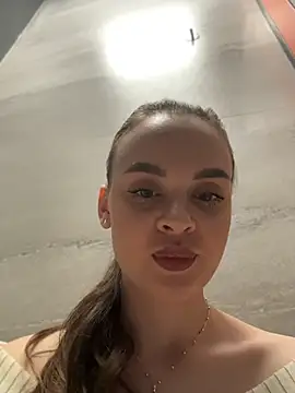 Chatroom XXX en direct de KristiRich