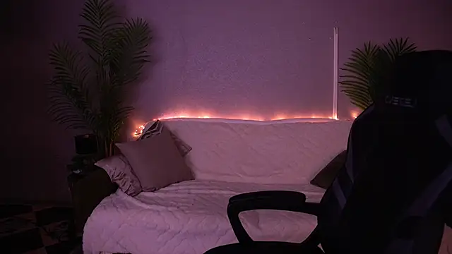 MirandaWong's Live XXX Chat