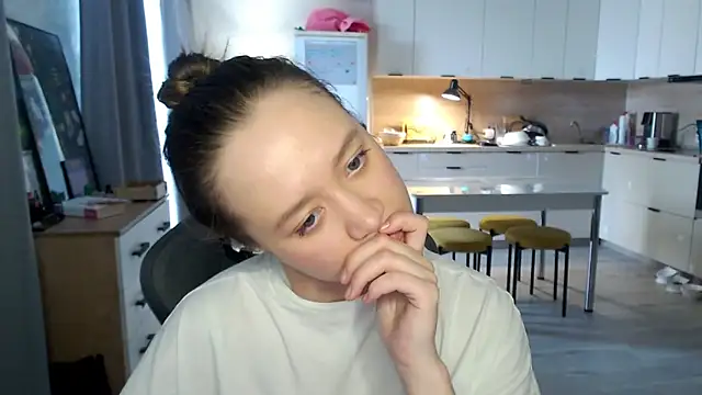 _lalune_'s Live XXX Chat