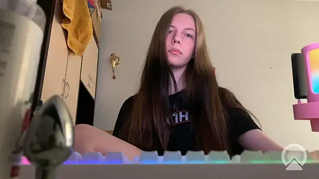 Show modela britneylovely na web-kameri