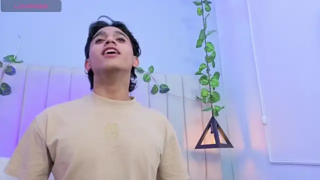 Pokazy przed kamerką – Morgan_Bladee