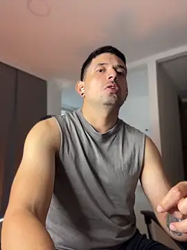 Czat XXX na żywo – TroyeSavage