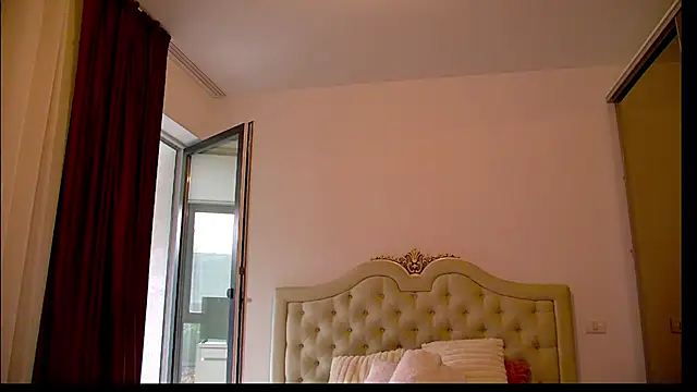 XXX chat uživo modela SaraSkyte