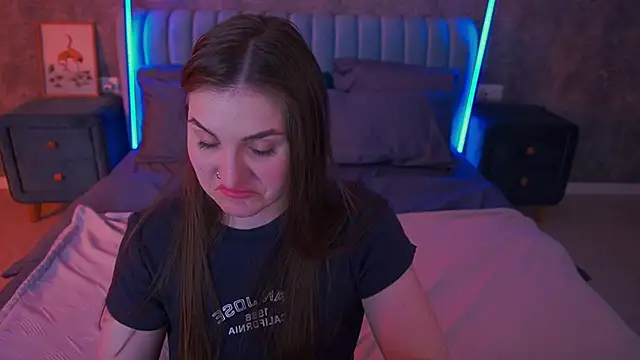 EmmyCharmm Adlı Modelin Canlı XXX Sohbeti