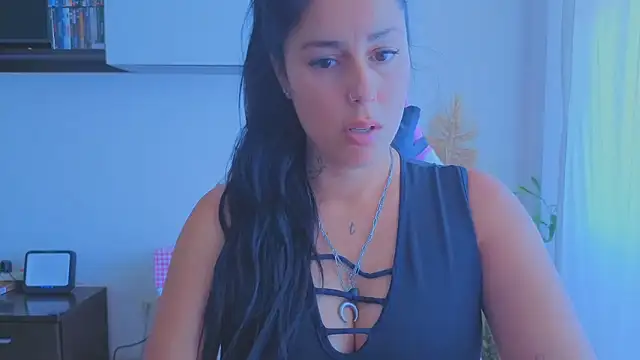 tatii222 Adlı Modelin Canlı XXX Sohbeti