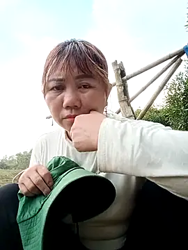 lyly_sexx's Webcam Show