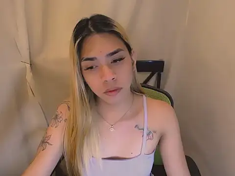 velvetviper06 Show in webcam