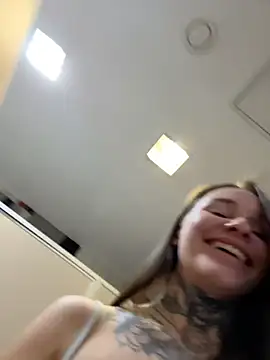 KishaMur Chat XXX in diretta