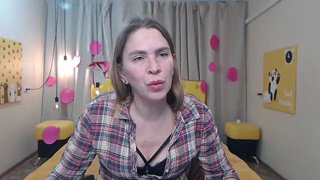 Chat +18 de TessaDaybreak ao vivo