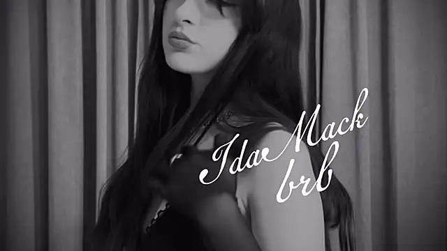 IdaMackのライブXXXチャット