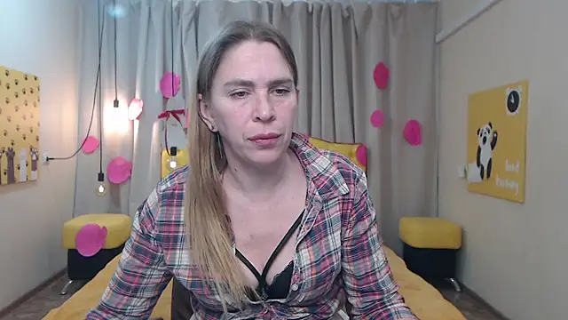 Chat +18 de TessaDaybreak ao vivo