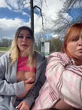 Вебкам-шоу SweetCuteGirls1023