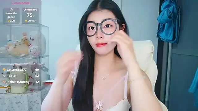 Czat XXX na żywo – -XiaoYu-777